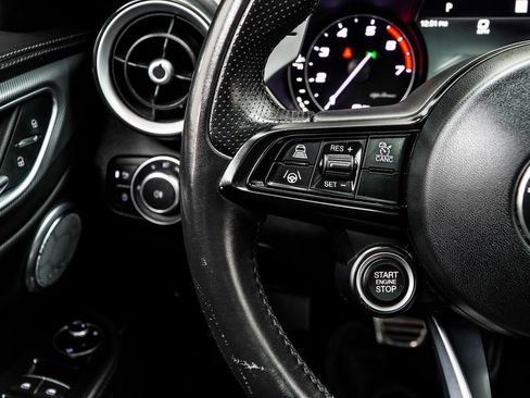 Used 2023 Alfa Romeo Giulia Veloce image 33