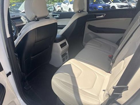 Used 2017 Ford Edge Titanium w/ Technology Package FWD image 5