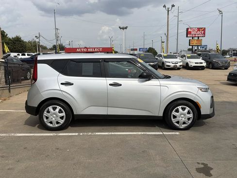 Used 2021 Kia Soul LX FWD image 4
