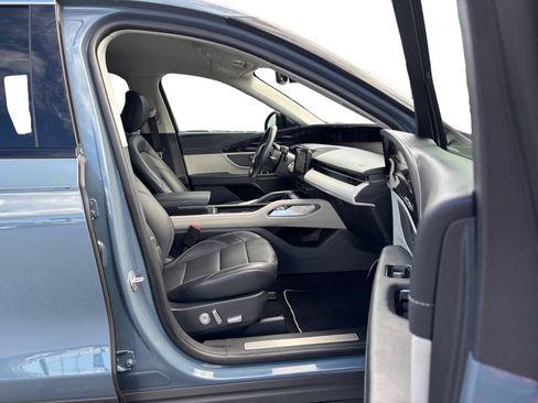 Certified 2025 Lincoln Nautilus Premier AWD/4WD image 22