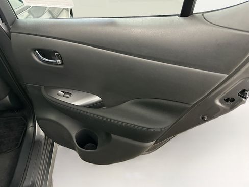 Used 2024 Nissan Leaf S image 30