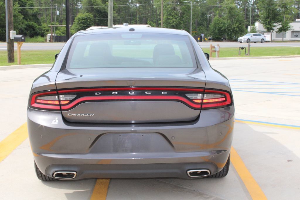 Used 2022 Dodge Charger SXT RWD image 4