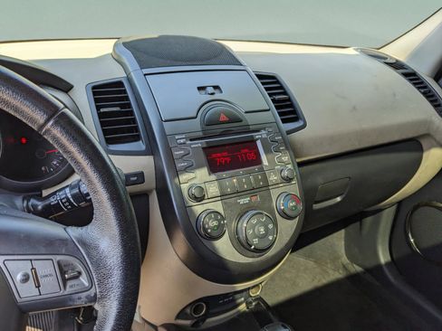 Used 2011 Kia Soul ! FWD image 12