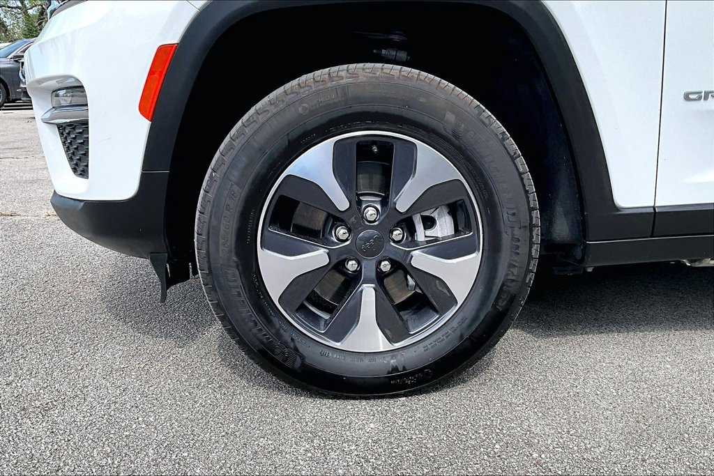 Used 2025 Jeep Grand Cherokee Limited 4xe AWD/4WD image 11