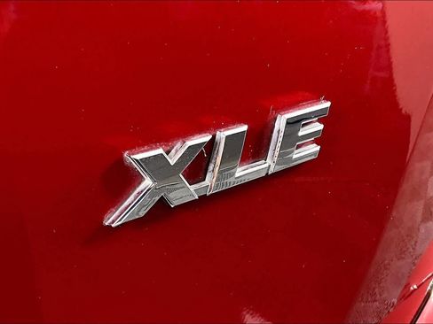 Used 2017 Toyota RAV4 XLE w/ Carpet Mat Package FWD image 10