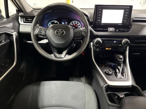 Used 2021 Toyota RAV4 LE AWD/4WD image 11