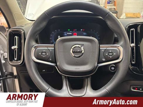 Used 2023 Volvo XC40 B5 Core w/ Convenience Package image 13