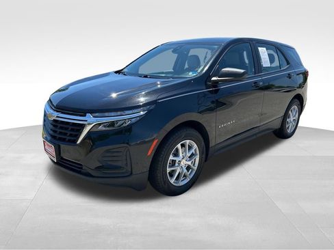 Used 2023 Chevrolet Equinox LS FWD image 3