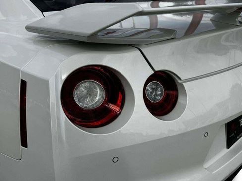 Used 2024 Nissan GT-R w/ Floor Mat Package AWD/4WD image 17