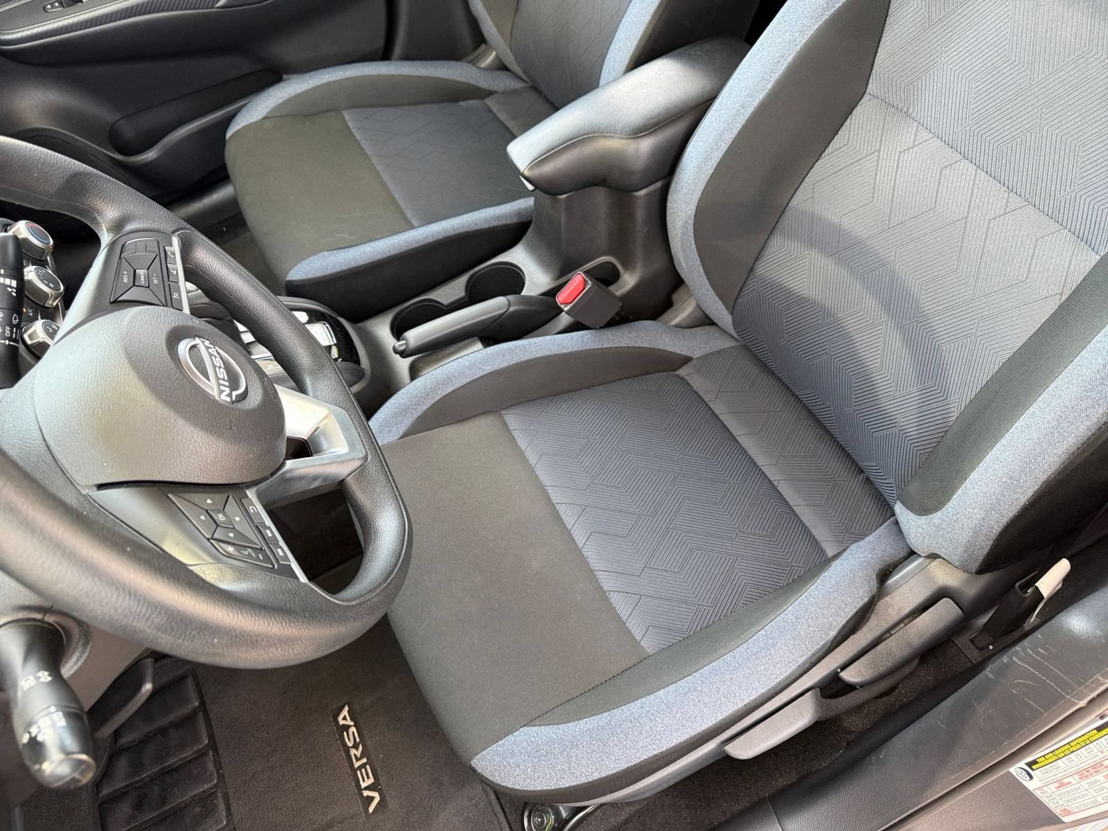 Used 2025 Nissan Versa SV FWD image 31