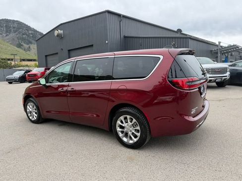 Used 2023 Chrysler Pacifica Touring-L AWD/4WD image 14