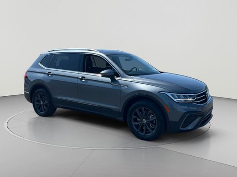 Certified 2022 Volkswagen Tiguan SE FWD image 7