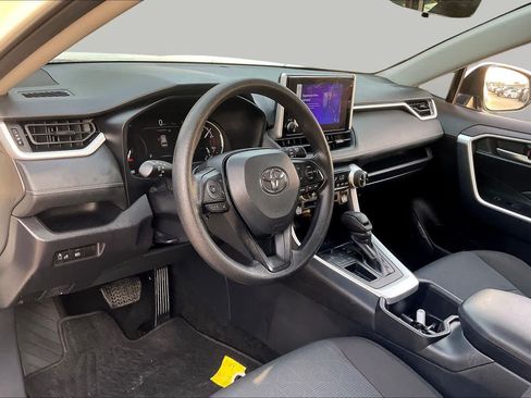 Used 2025 Toyota RAV4 XLE FWD image 17