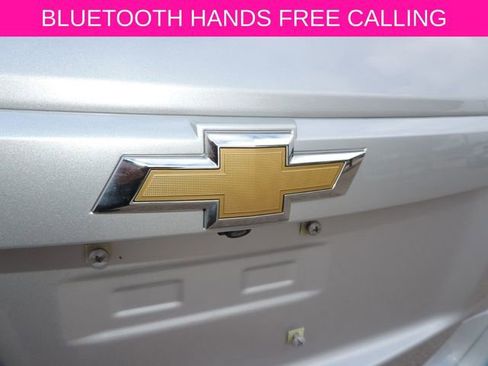 Used 2022 Chevrolet Trax LT w/ LT Convenience Package FWD image 11