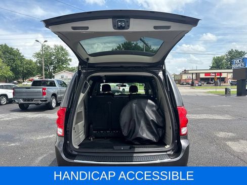 Used 2017 Dodge Grand Caravan SXT FWD image 7