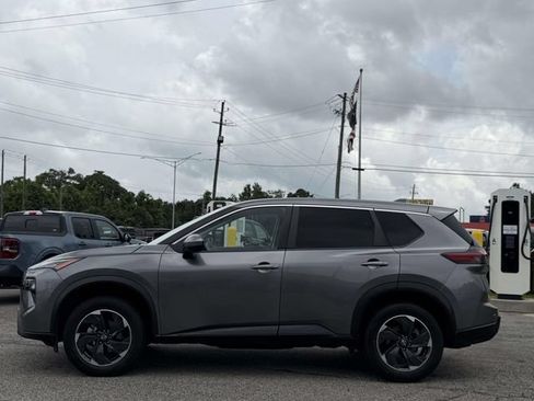 Used 2024 Nissan Rogue SV FWD image 12