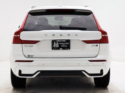 Used 2025 Volvo XC60 B5 Core image 8