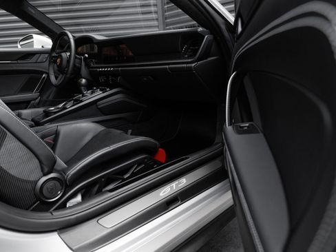Certified 2026 Porsche 911 GT3 RWD image 38
