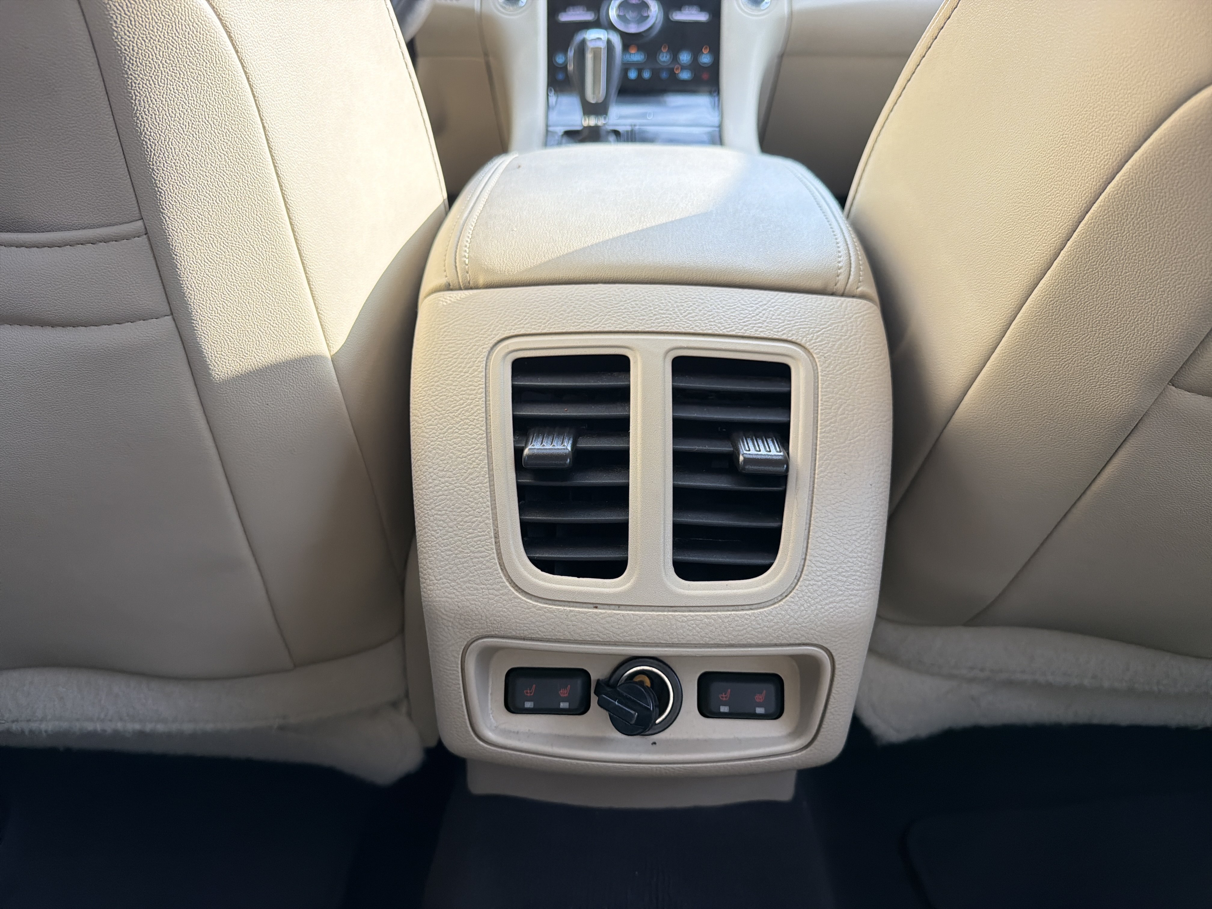 Used 2018 Ford Taurus Limited w/ Driver Assist Package FWD image 29