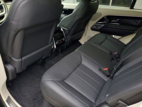 Certified 2024 Land Rover Range Rover SE image 10