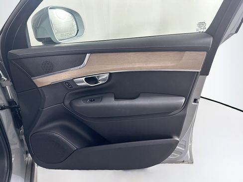 Used 2025 Volvo XC90 B6 Plus image 35