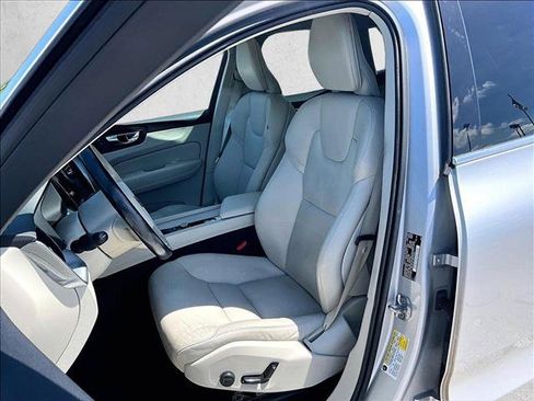 Used 2020 Volvo XC60 T5 Momentum FWD image 27