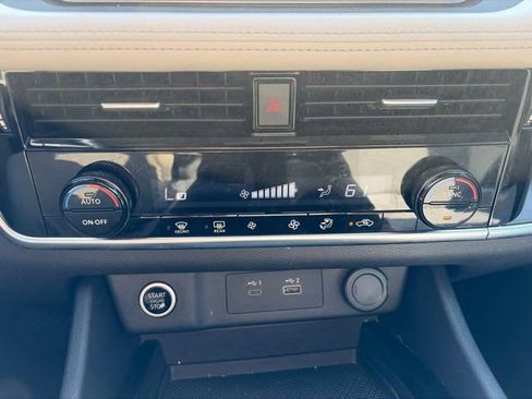 Used 2021 Nissan Rogue SV FWD image 34