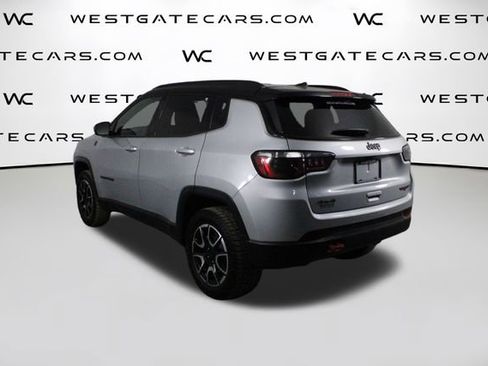 Used 2024 Jeep Compass Trailhawk image 5