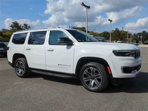 Used 2024 Jeep Wagoneer Series II image 2