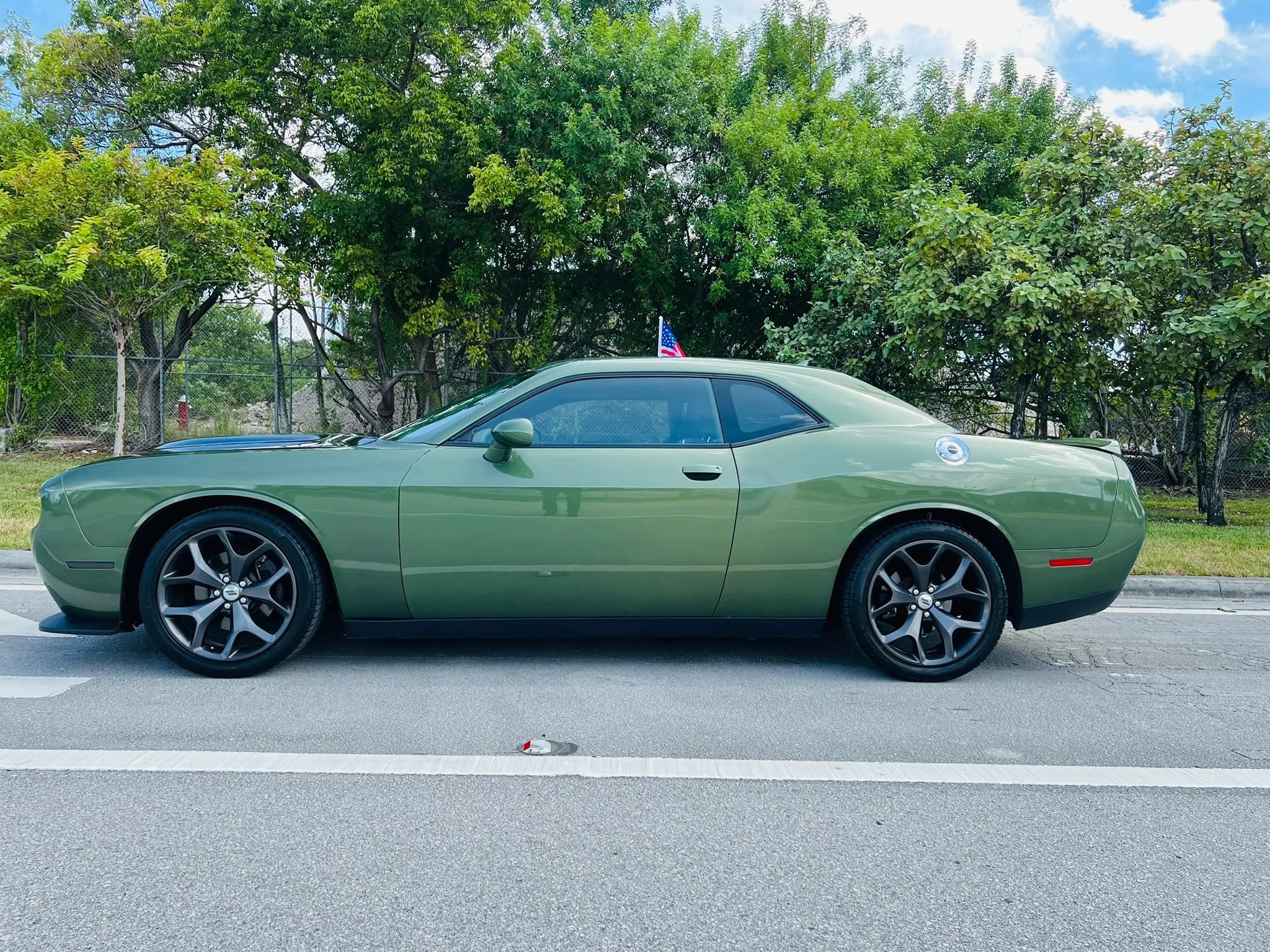 Used 2019 Dodge Challenger R/T RWD image 2