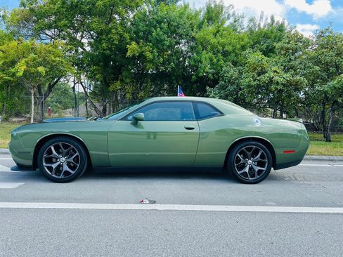 Used 2019 Dodge Challenger R/T RWD image 2