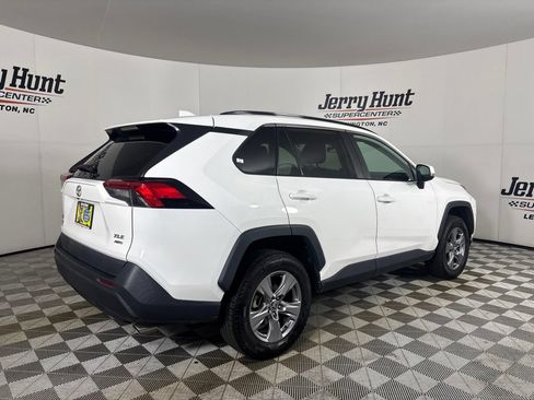 Used 2022 Toyota RAV4 XLE w/ Convenience Package AWD/4WD image 4