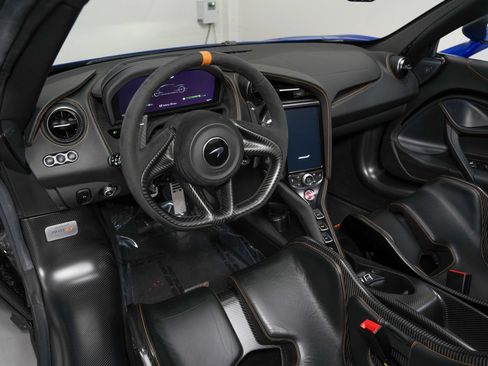 Used 2022 McLaren 765LT RWD image 13
