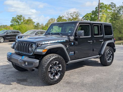 Used 2025 Jeep Wrangler Unlimited Rubicon 4xe w/ Convenience Group image 5