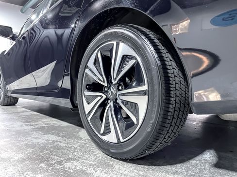 Used 2018 Honda Civic EX-L image 10