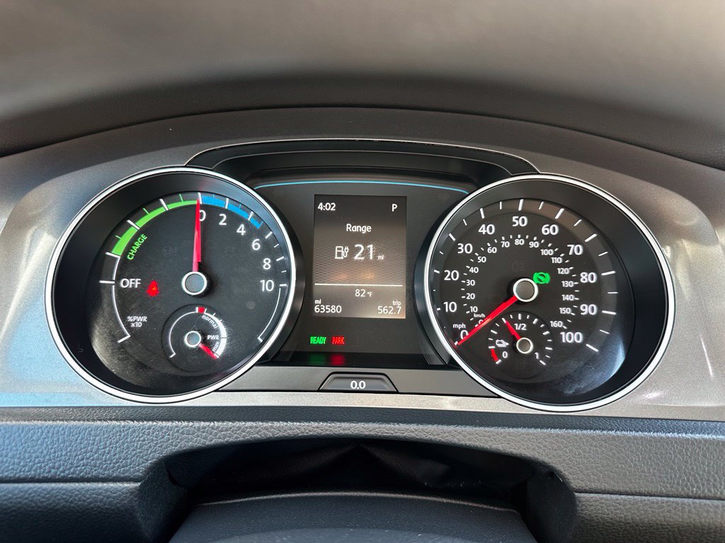 Used 2016 Volkswagen e-Golf SE FWD image 26