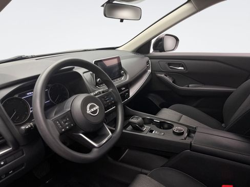 Used 2024 Nissan Rogue SV image 10