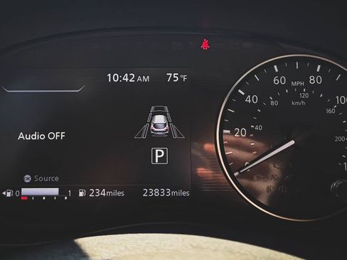 Used 2021 Nissan Kicks SR w/ SR Premium Package FWD image 11