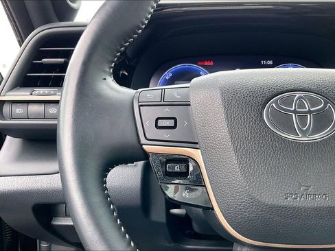 Used 2024 Toyota Crown Limited image 14