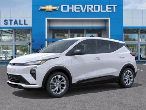 Used 2027 Chevrolet Bolt LT FWD image 2