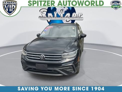 Used 2023 Volkswagen Tiguan SE w/ Panoramic Sunroof Package image 3