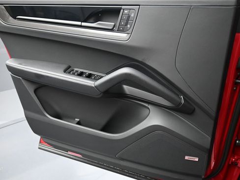 Certified 2025 Porsche Cayenne GTS image 23