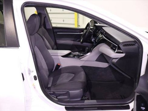 Used 2018 Toyota Camry LE FWD image 28