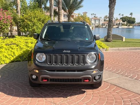 Used 2018 Jeep Renegade Trailhawk w/ Popular Equipment Group AWD/4WD image 2