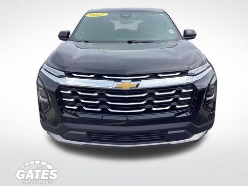 Used 2025 Chevrolet Equinox LT AWD/4WD image 2