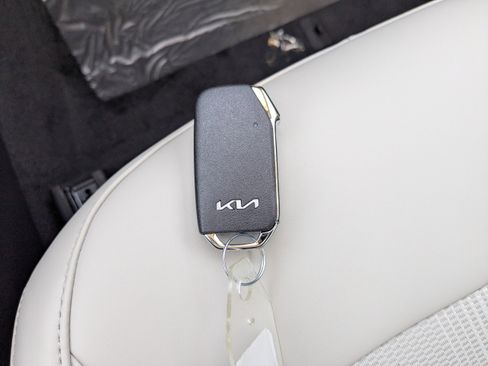 New 2026 Kia Niro EX image 34