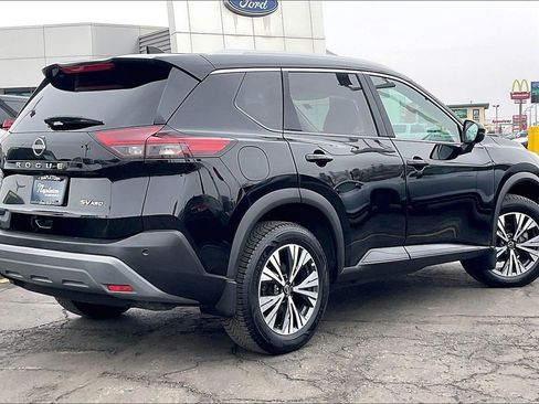 Used 2022 Nissan Rogue SV w/ SV Premium Package image 12