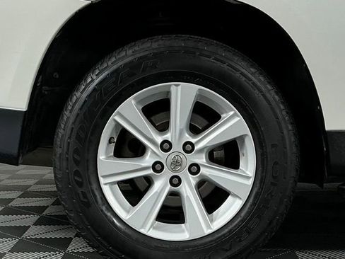 Used 2013 Toyota Highlander SE FWD image 9