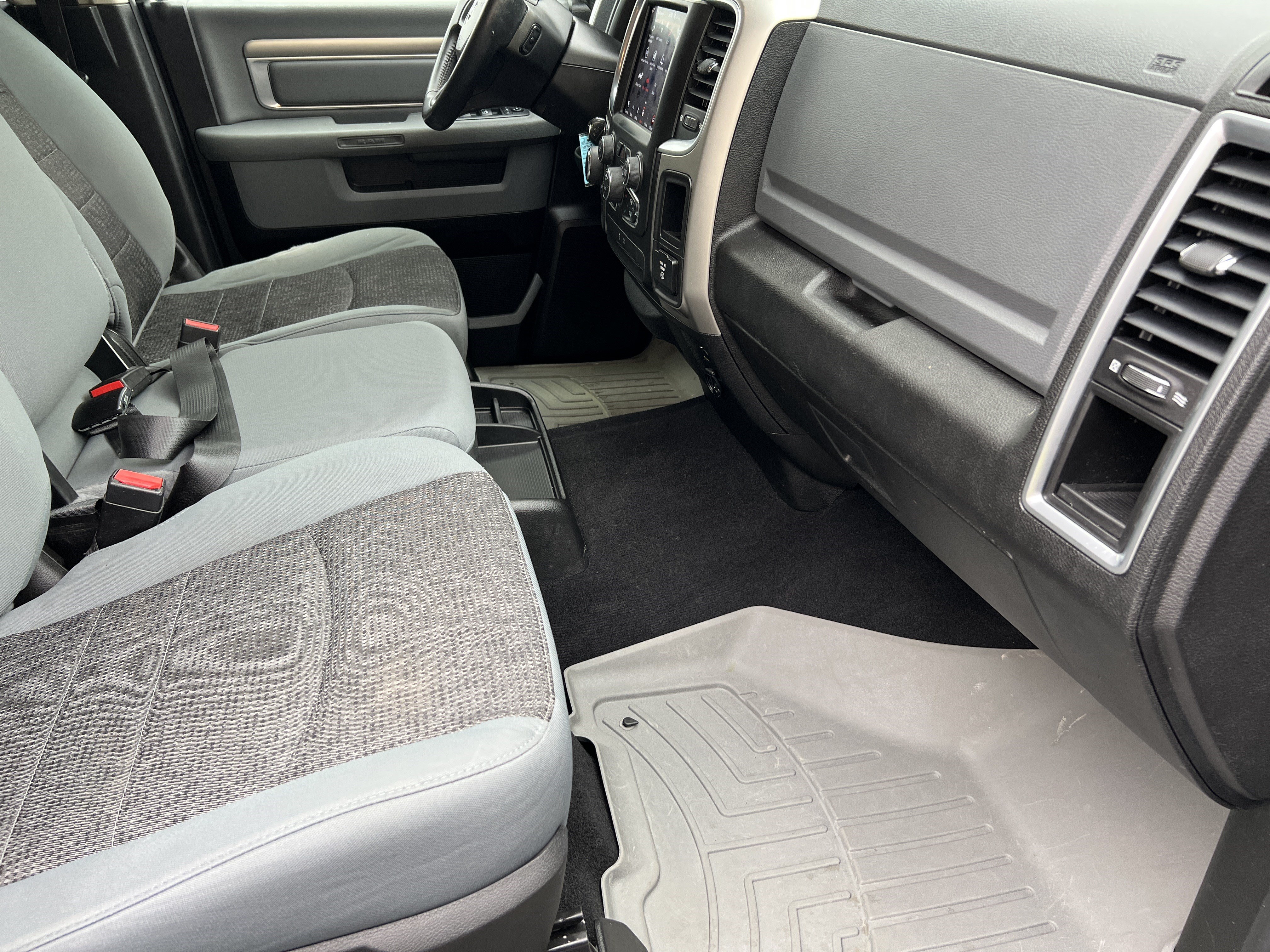 Used 2019 RAM 1500 Classic SLT w/ Luxury Group AWD/4WD image 21