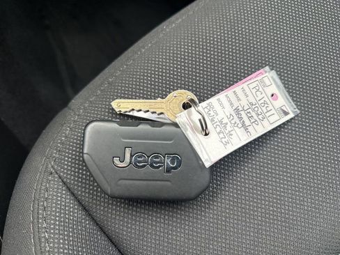 Used 2023 Jeep Wrangler Sport image 31